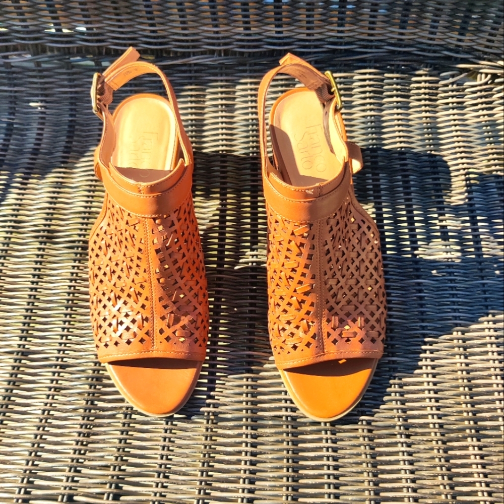 Cutout Sandals (Cognac Brown)